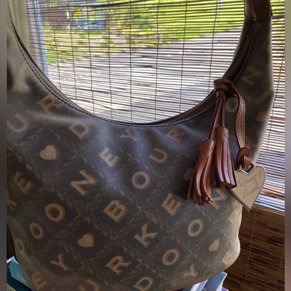 Y2K Dooney & Bourke Leather Spell Out Adjustable Strap Bucket Bag Purse